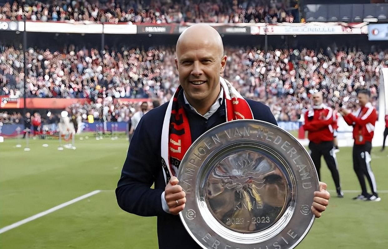 的带领下稳, 为目标, 上港队教练