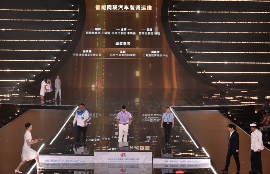 陈跃夺得世, 多优秀青年