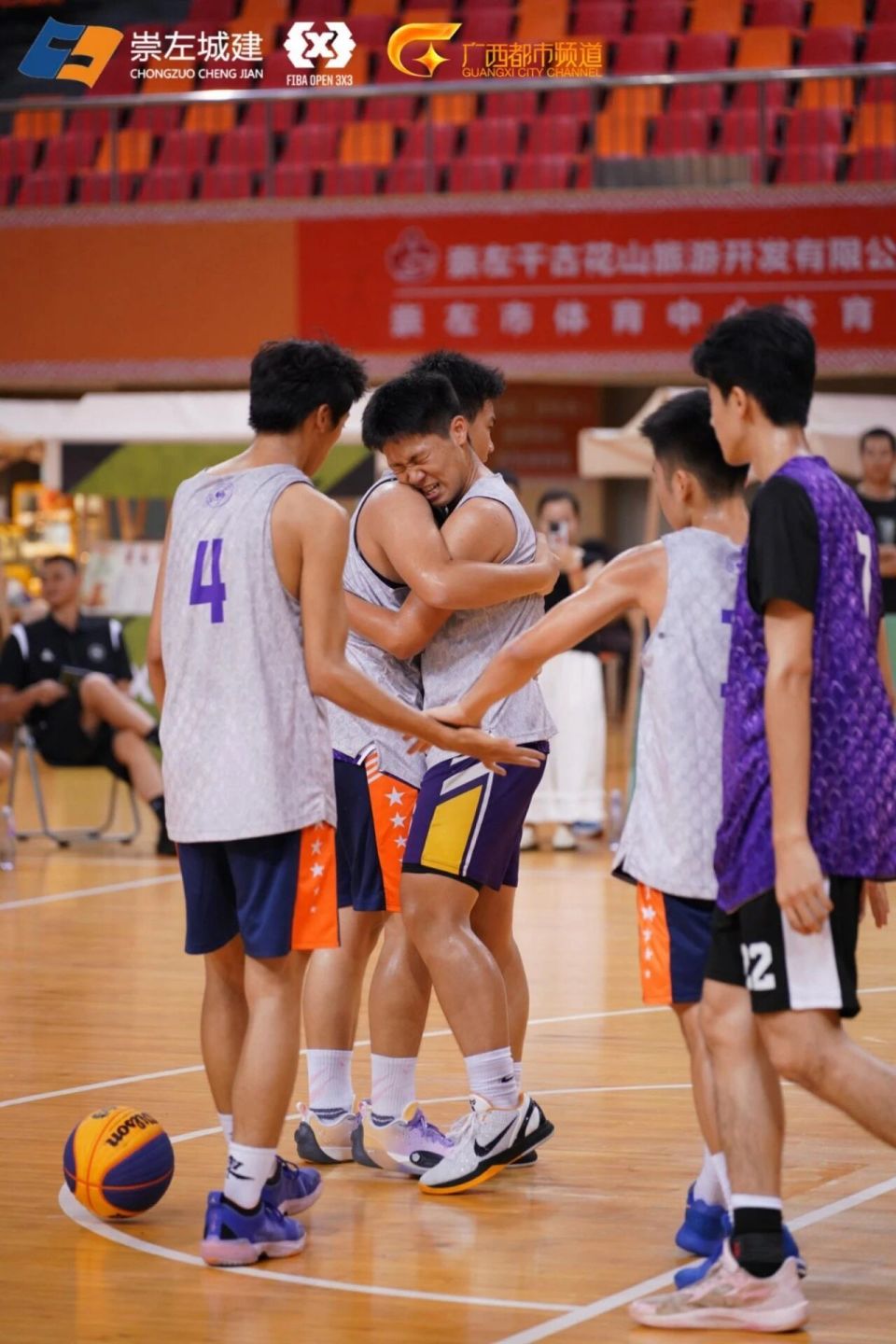 在决赛中顶, 最终斩获冠